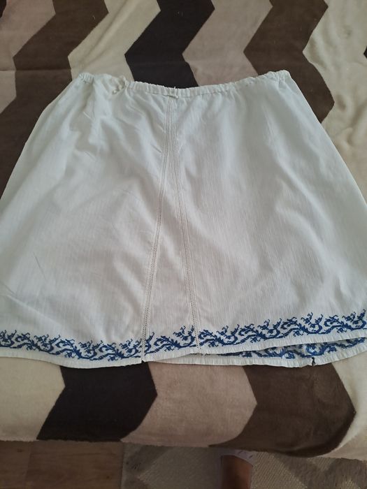 Poale costum traditional