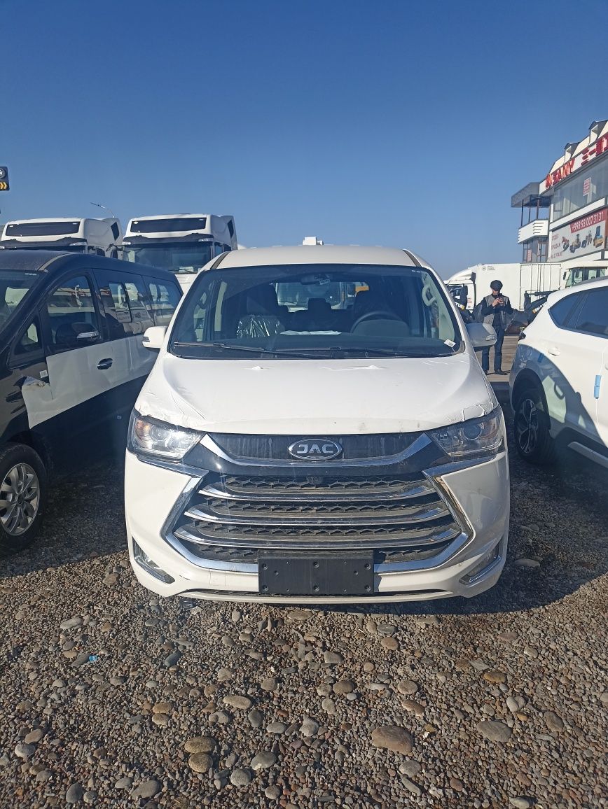 JAC M3 plus Damas akasi