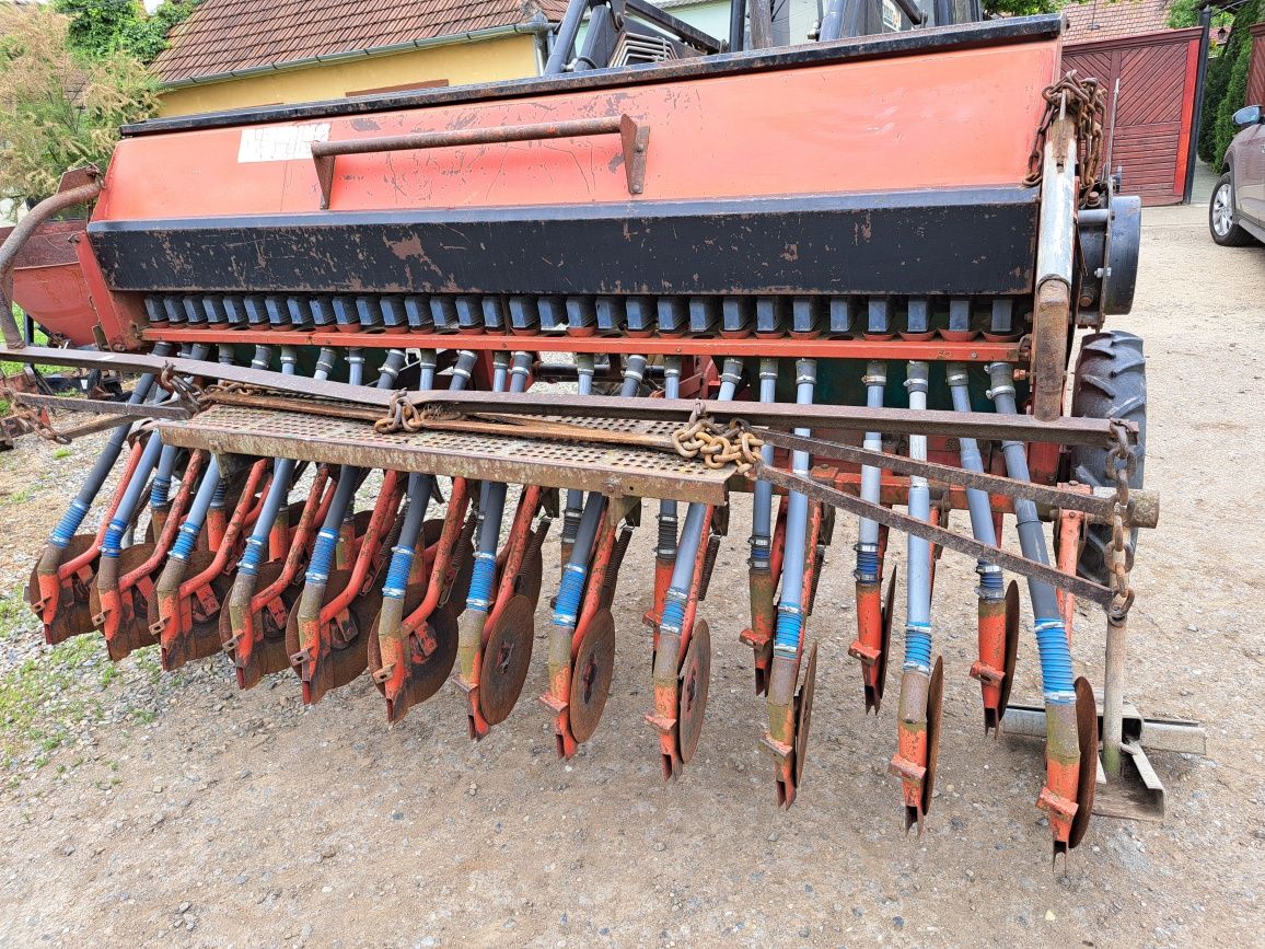 Semanatoare paioase sup 21 , 2,5 , 3 si 4 m pe discuri, grau,lucerna ,
