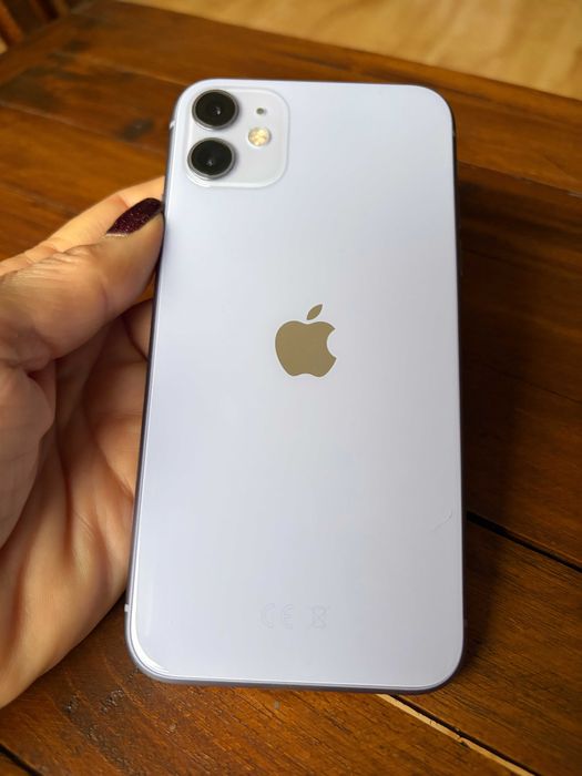 Продавам iPhone 11 много запазен
