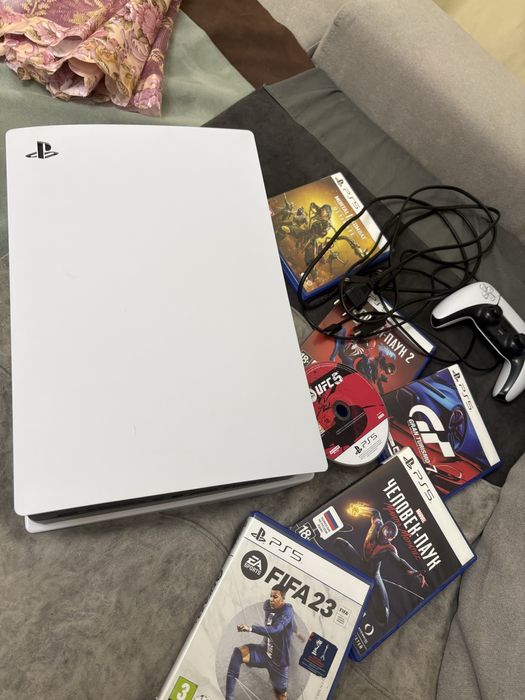 Продам ps5 в хоршем состояние 2 джостика и много дисков