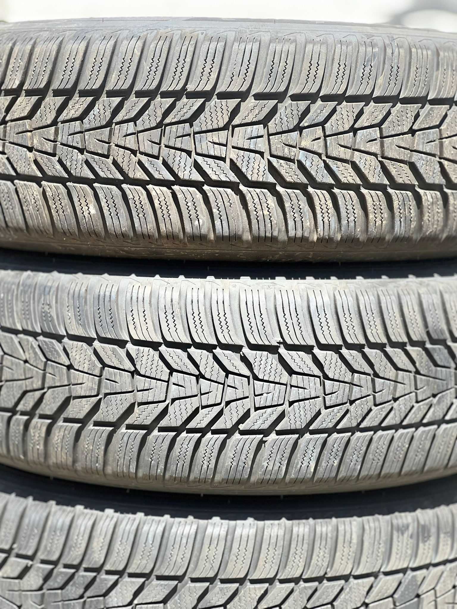 Зимни гуми 215 60 17 Hankook DOT 3923 грайфер 7мм без лепенки и фитили