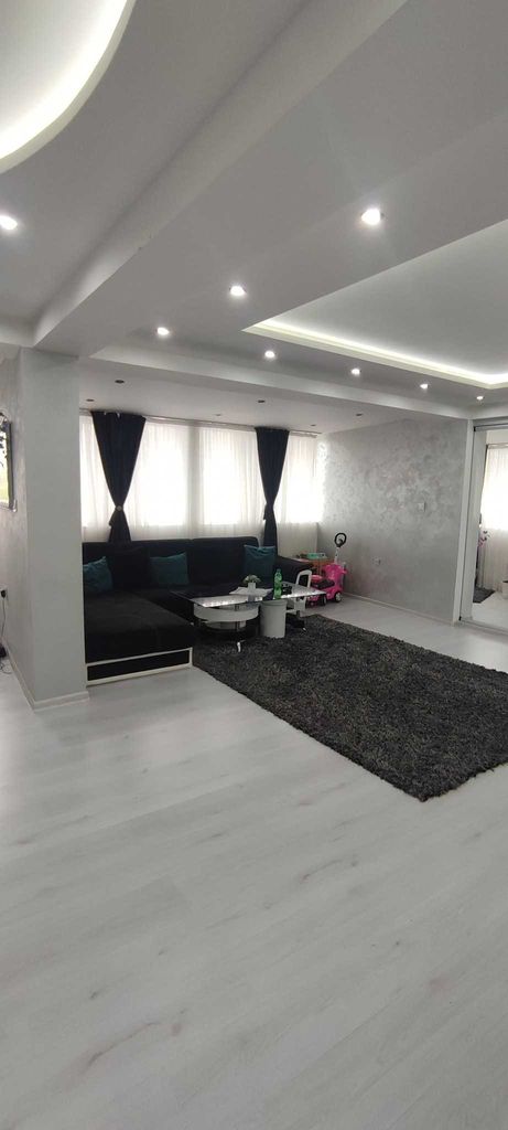 Продава се Тристаен апартамент в Асеновград - 135 кв.м за 1112 €/кв.м - Снимка #8