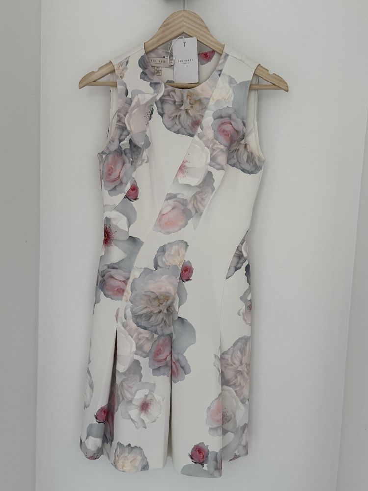 Нова рокля Ted Baker, размер 2 М