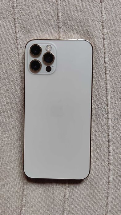 Iphone 12 pro 256 GB със зарядно и 12 протектора за гръб