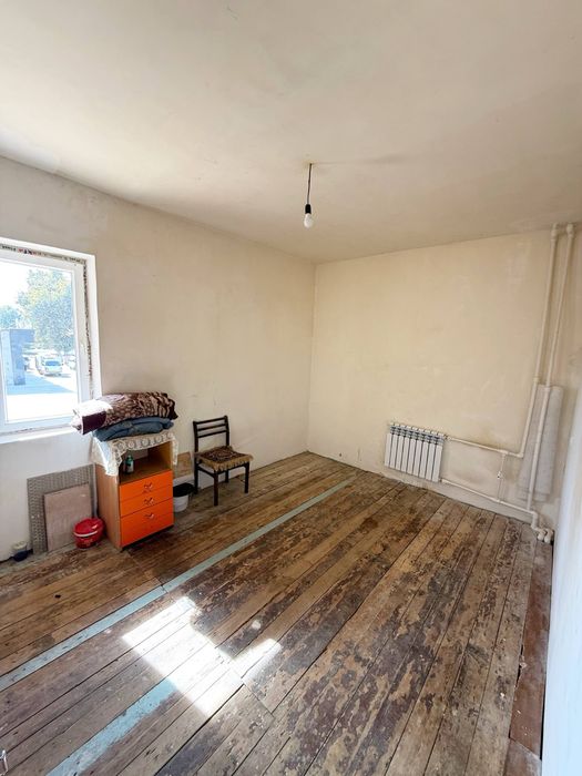 Прадаётся 2х вдоль дороги