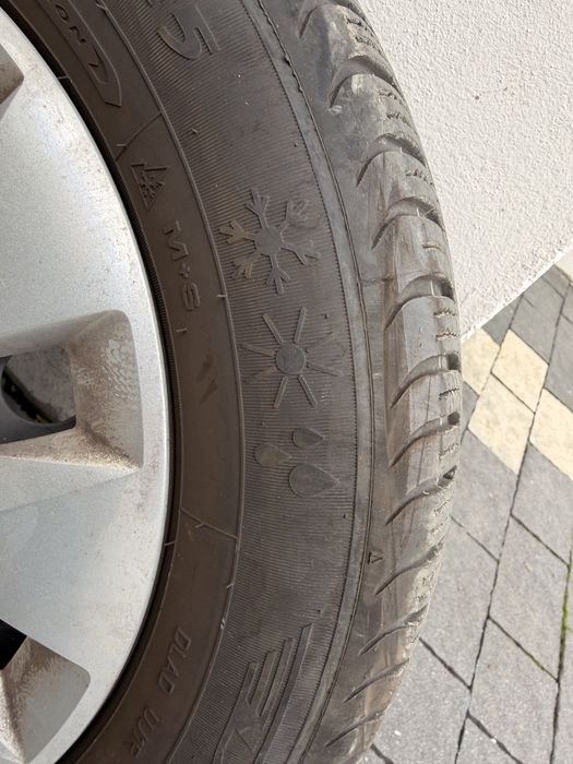 Cauciucuri 185/65R15 + jante + capace skoda Fabia