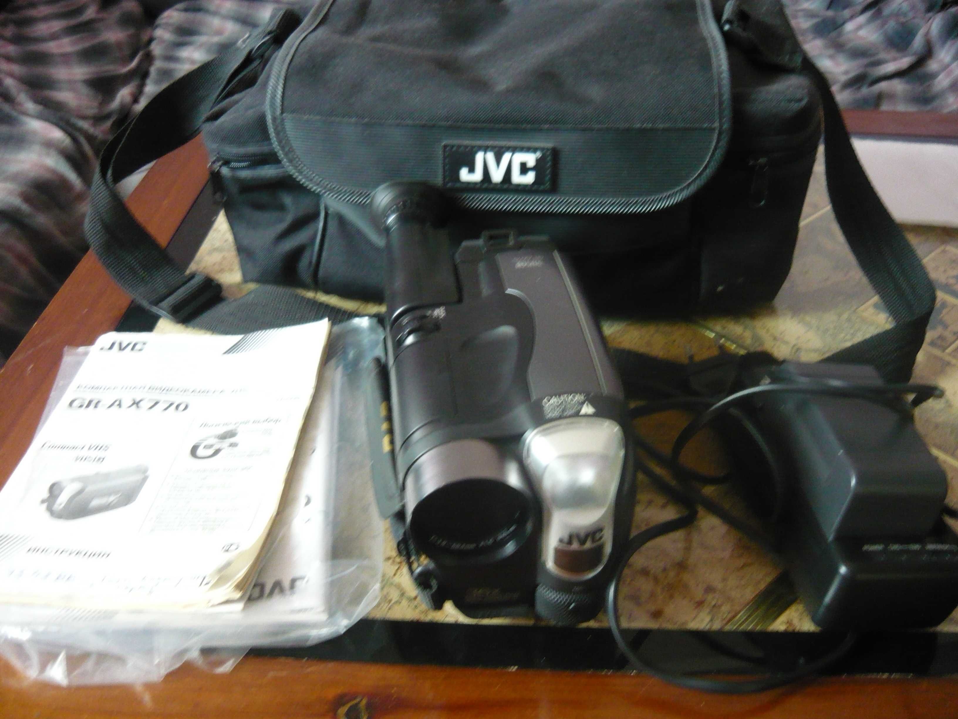 Компактна VHS видеокамера JVC