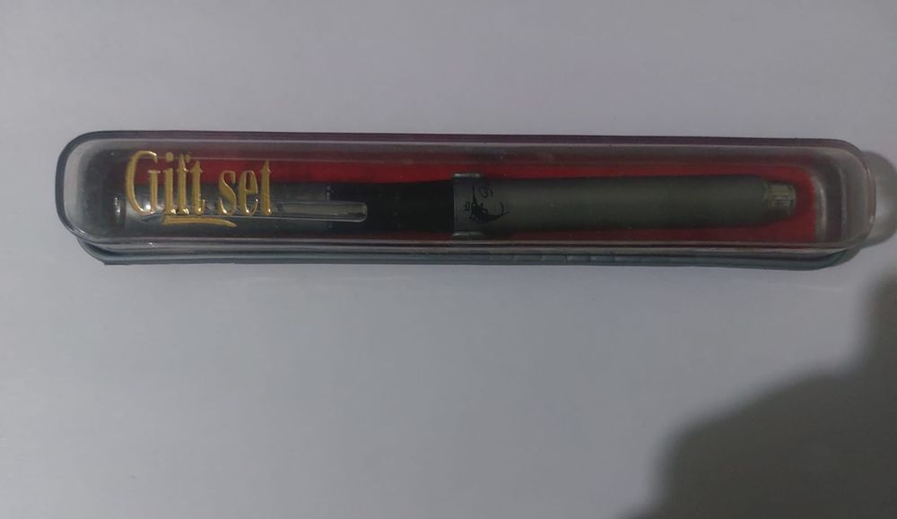 Ручка  перьевая  подарочная