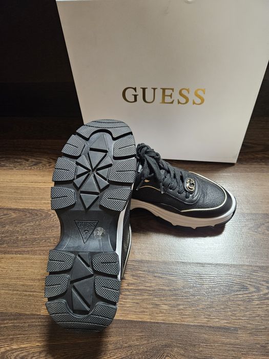 Нови Сникърси GUESS