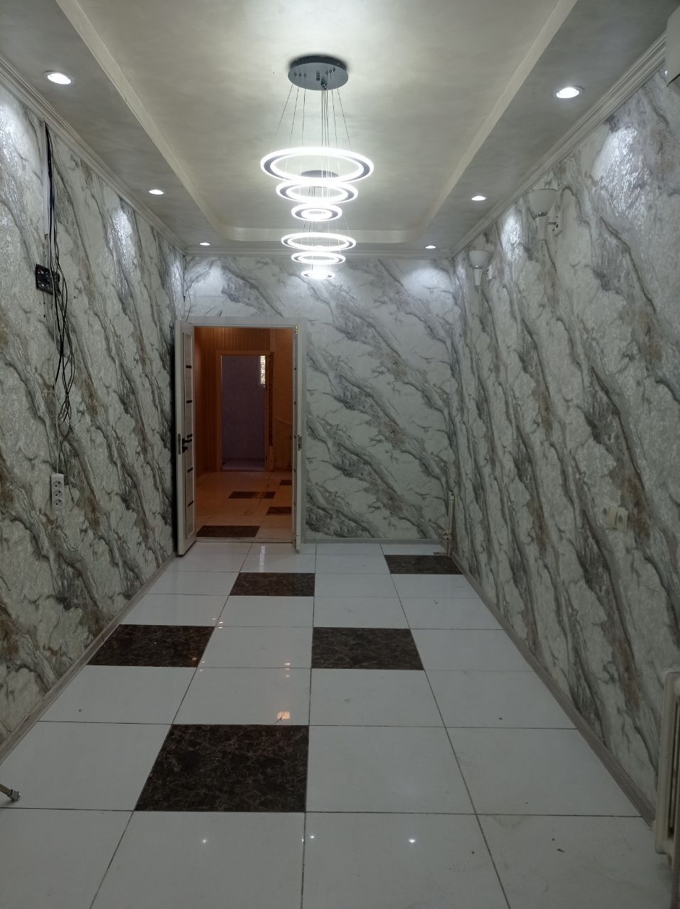 Продаётся 2/1/4 Юнусабад 8 нежилой офис. Цена 86000уе