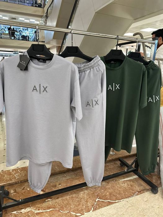 Compleu barbat superb