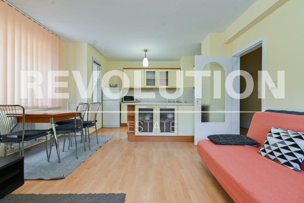 Дава се под наем Двустаен апартамент в София, Център - 60 кв.м за 715 € - Снимка #3