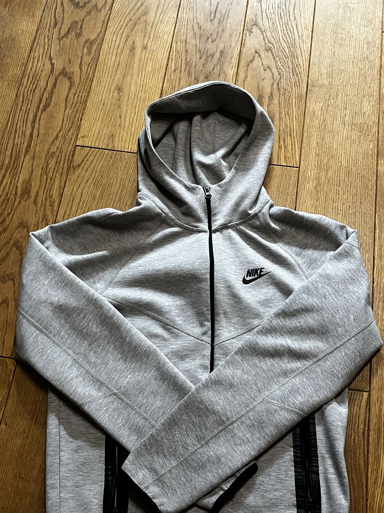 Nike tech fleece сив горнище