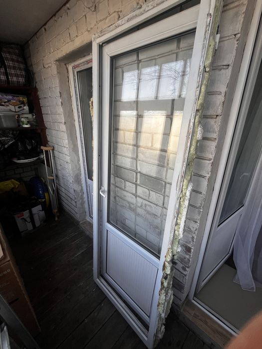 Пластиковая дверь