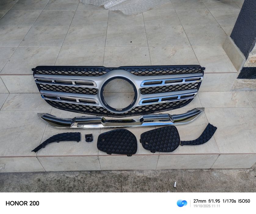 MERCEDES GLS 2018 година, фар, решетка, предна броня.