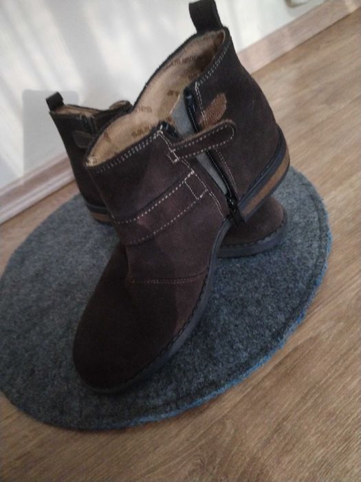 Botine din piele maro noi fara cutia originala.