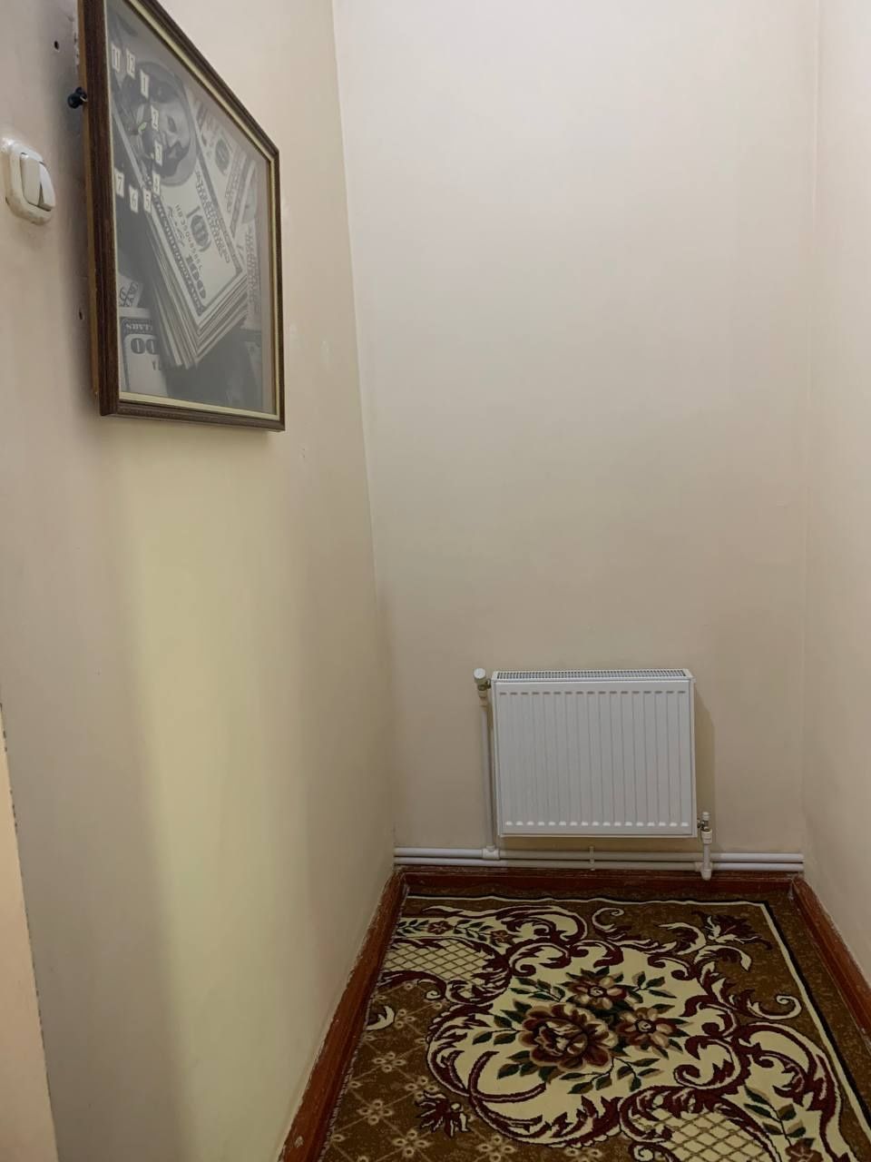 Хокимият олдида 2 хонали уй ижарага берилади.