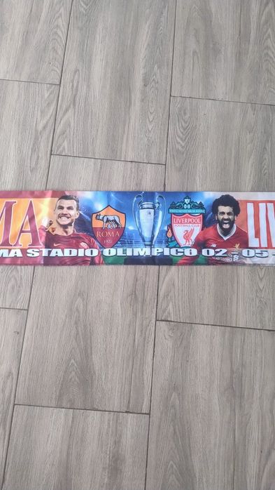 Fular  FC Liverpool și AS Roma