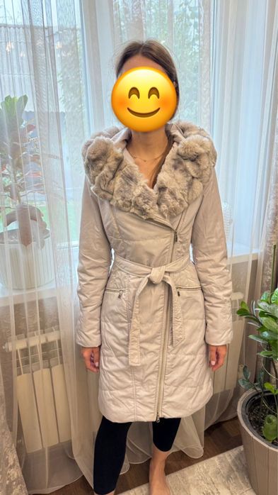 Утепленное пальто с капюшоном