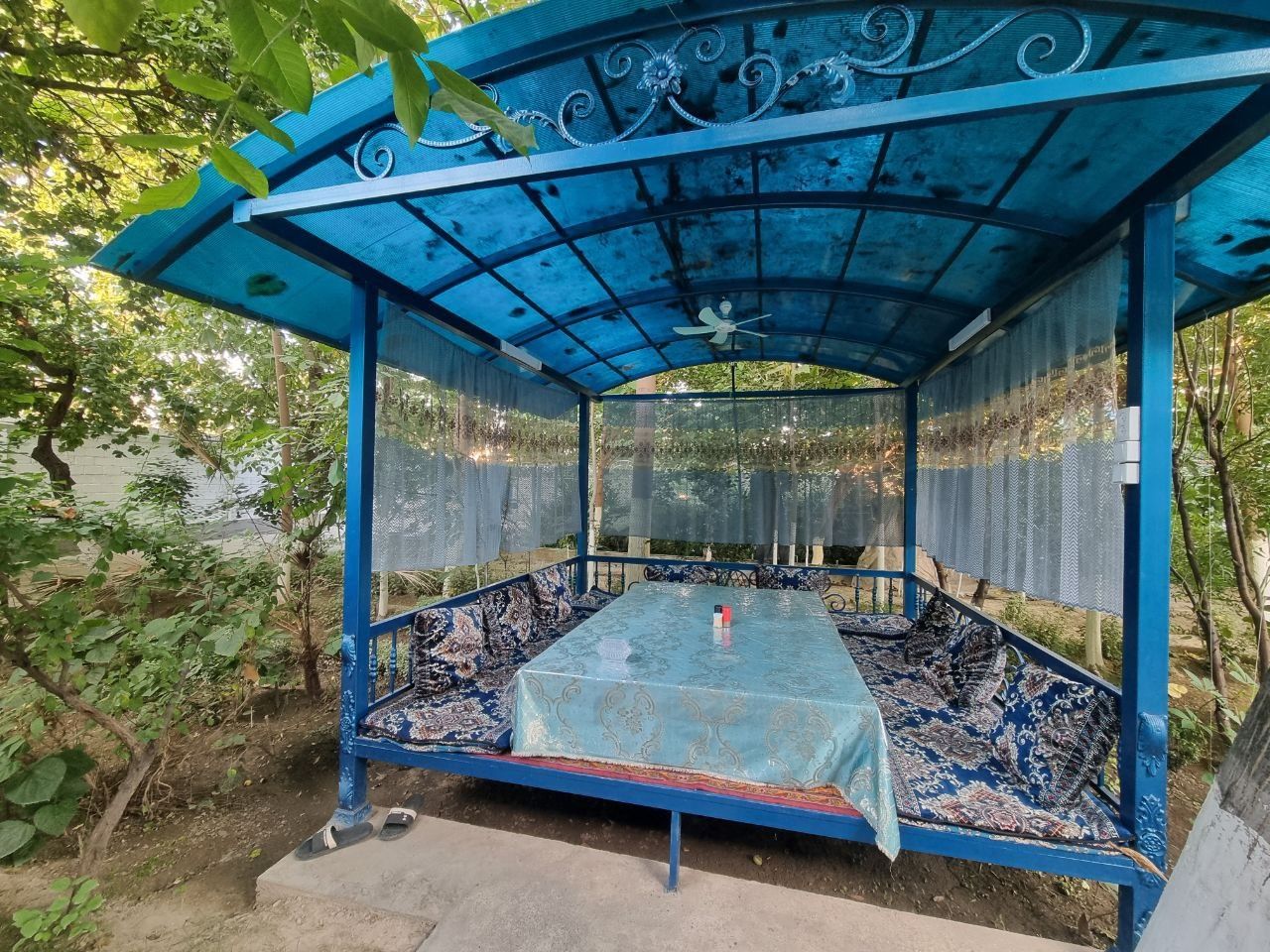 Andijonda Halol, pokiza Gulbog' Dacha