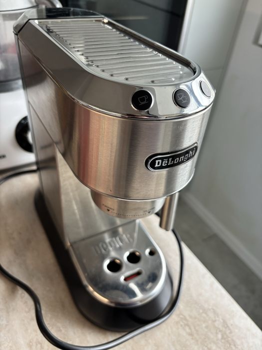 Кафемашина DeLonghi Dedica + кафемелачка Heinner