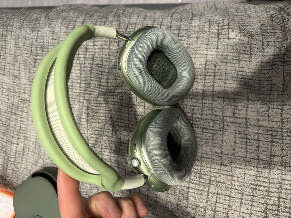 Airpods max green first gen (lightning)