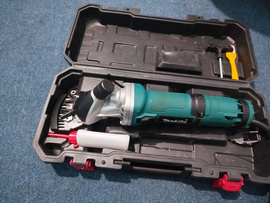 Qoʻylarni yungini oladigan aparat sotiladi