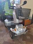 Cărucior electric bătrâni