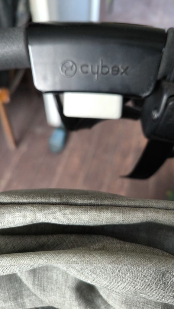 Продавам детска количка Cybex Eezy+