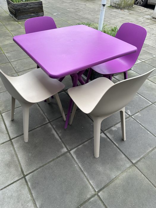 Комплект маса и четири стола