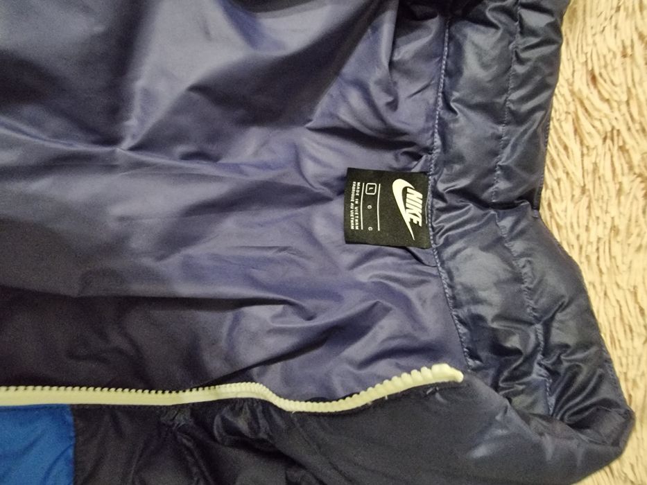 Geaca nike L ca noua