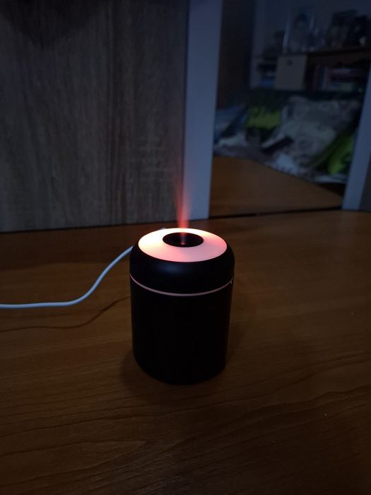 Umidificator Aromaterapie cu LED – Silențios, Perfect pentru Casă