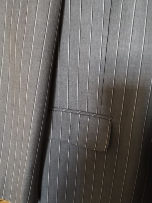 Луксозен мъжки костюм Zegna, в нежно сиво райе