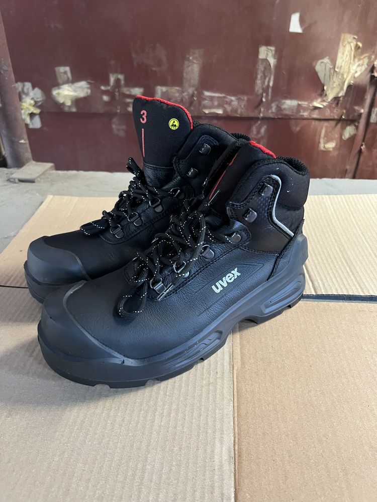 Vand bocanci protectie Uvex marimea 41
