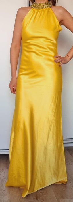 Vand rochie eleganta galbena cu spate gol