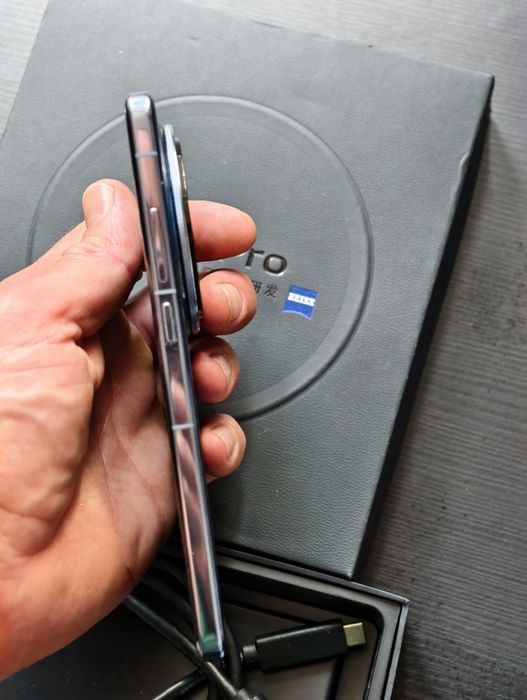 Продавам Vivo x200 pro blue 256gb