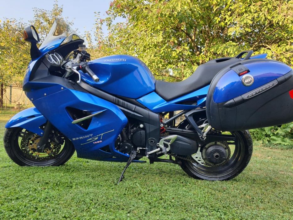 Triumph  St  1050