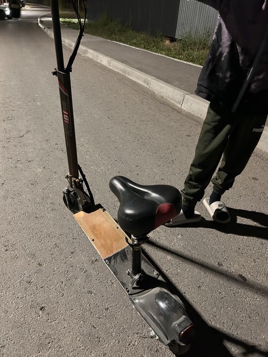 Продаю электро самокат