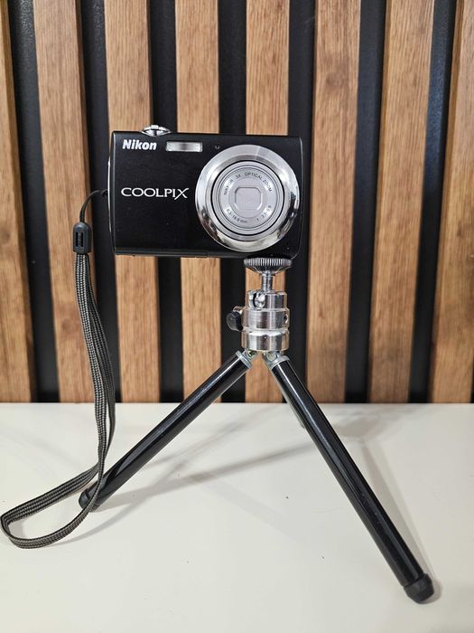 Aparat foto digital compact Nikon Coolpix S220 10MP 3x Zoom