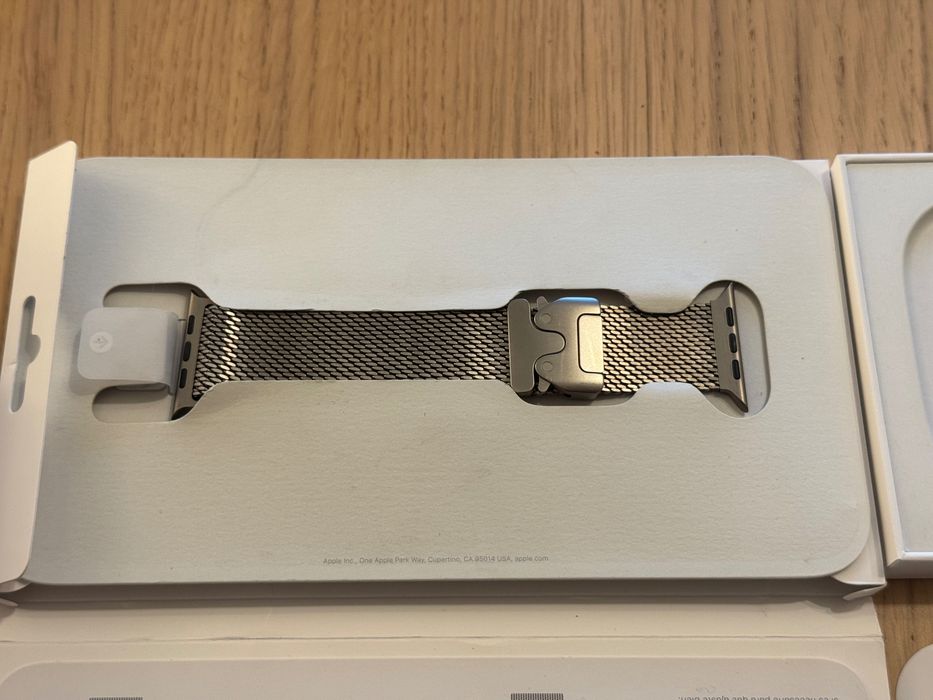 Apple Watch Ultra 49mm + оригинална Titanium Milanese Loop + 10 каишки