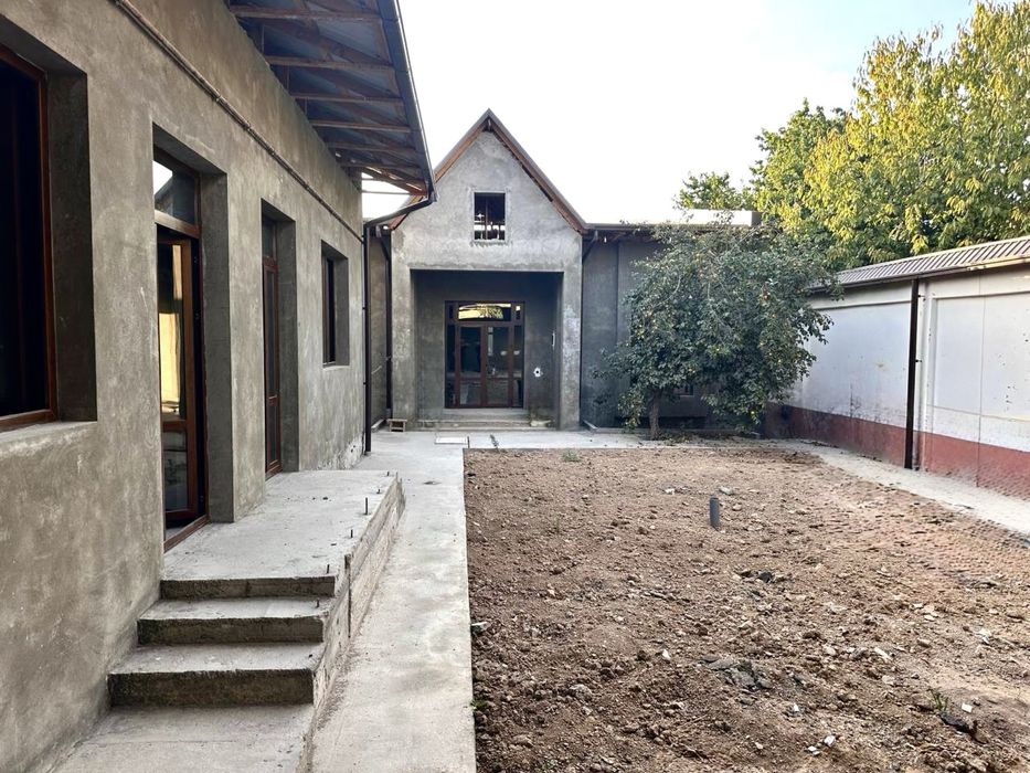 Uy sotiladi zor narxda!!!