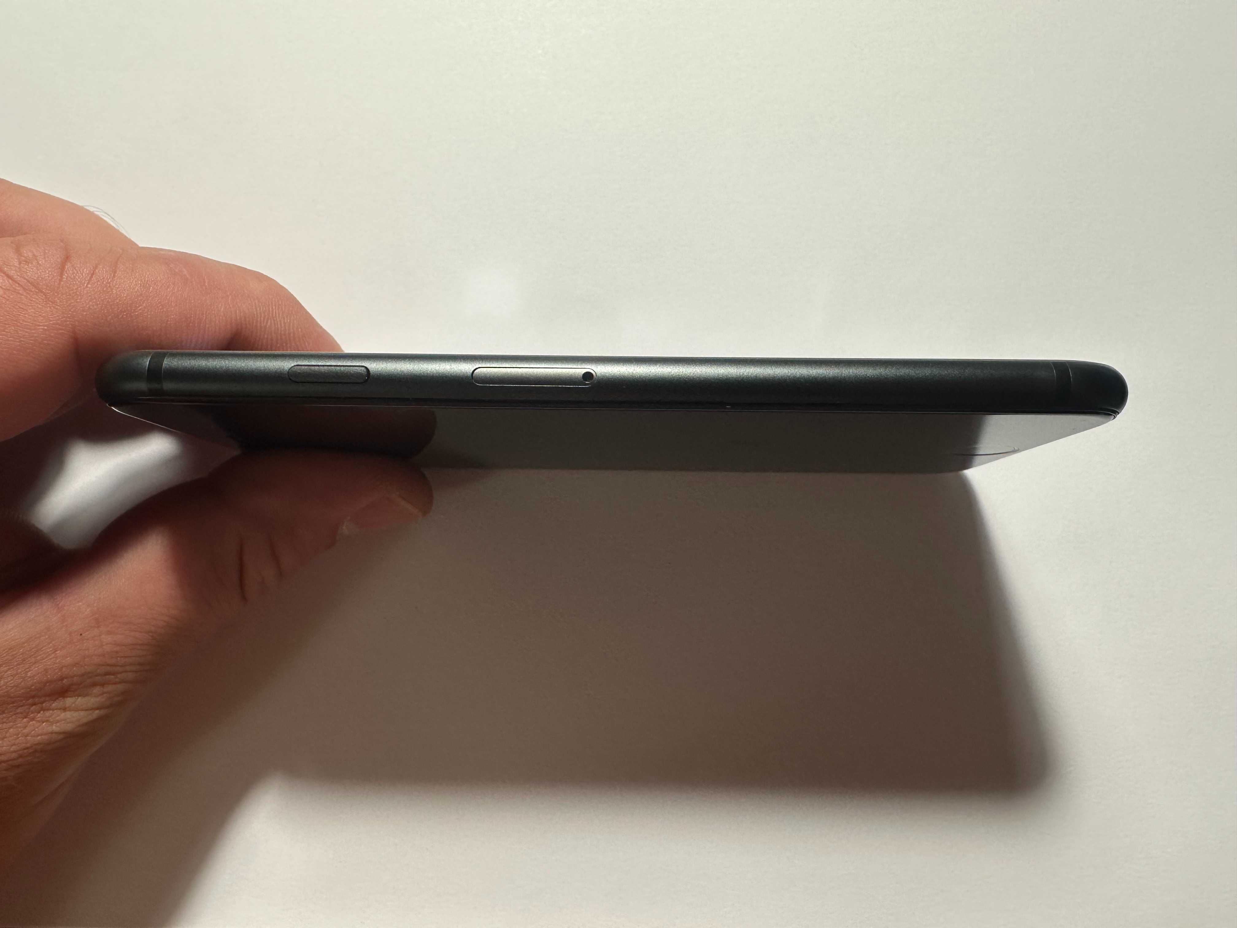 КАТО НОВ !!! iPhone 8 - Черен - 64GB - Отключен - 100% БАТЕРИЯ !!!
