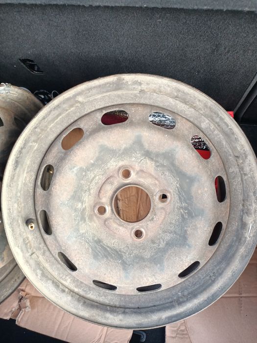 Vând jante Ford Fiesta R15