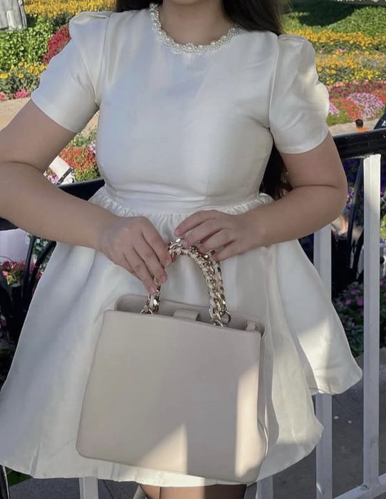 Нежное белое платье