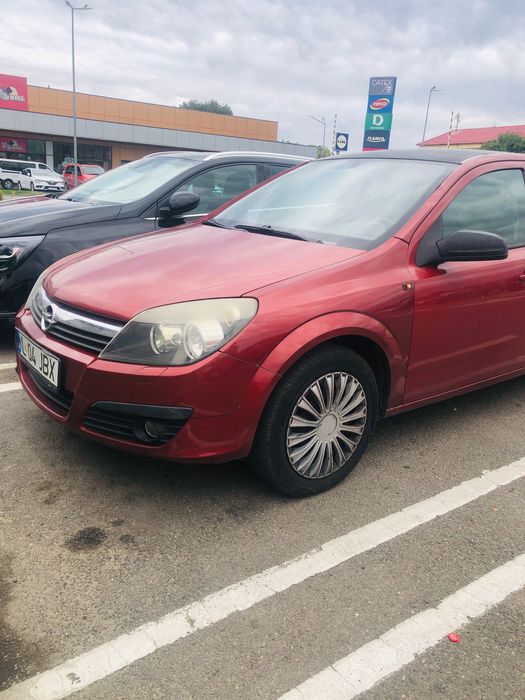 Mașina Opel Astra