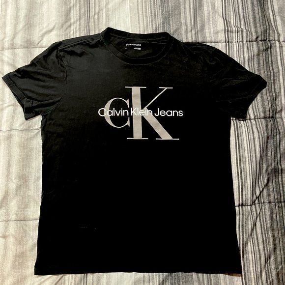 Calvin Klein ТЕНИСКА