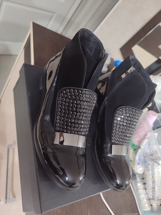 Продам ботинки демисезонные р.39 недорого