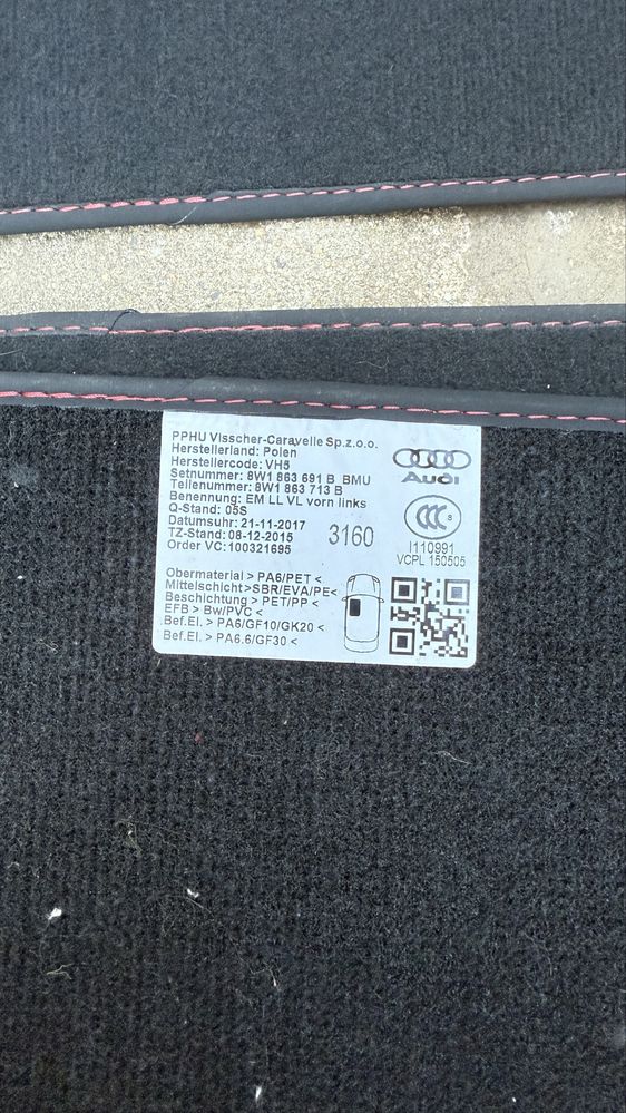 Оригинални стелки Ауди А5/S5/RS5/A4/S4/RS4 с червен шев