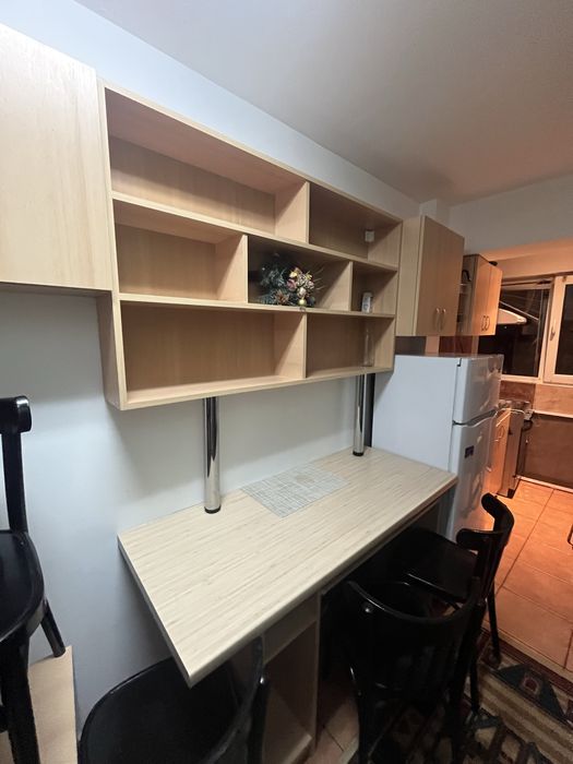 Mobila bucatarie, living si biblioteca